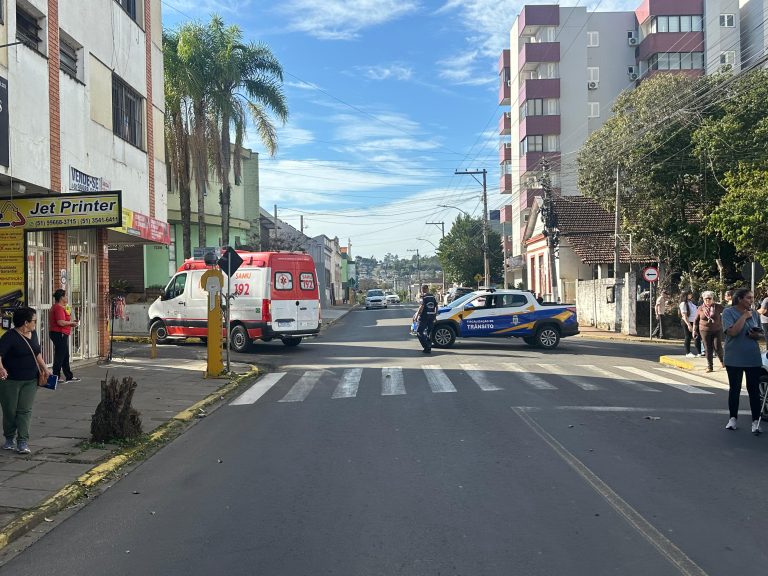 VÍDEO: Câmeras registram momento em que idosa é atropelada na faixa de segurança em Taquara