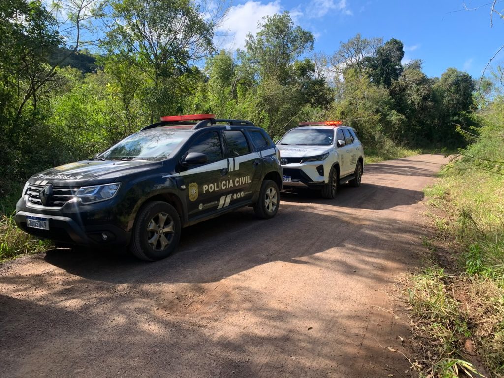 Polícia encontra corpo de mulher no mesmo local onde motorista foi achado morto