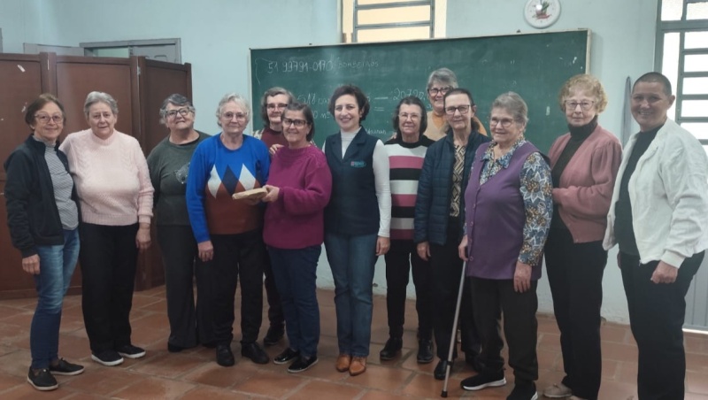 OASE de Igrejinha realiza entrega de valor arrecadado em chá beneficente ao Hospital Bom Pastor