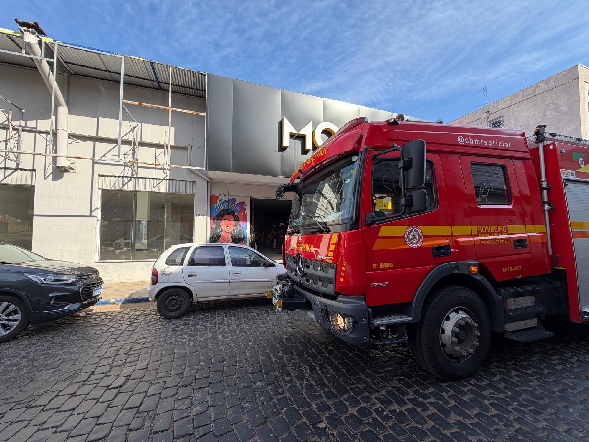 Princípio de incêndio mobiliza bombeiros em loja no Centro de Taquara