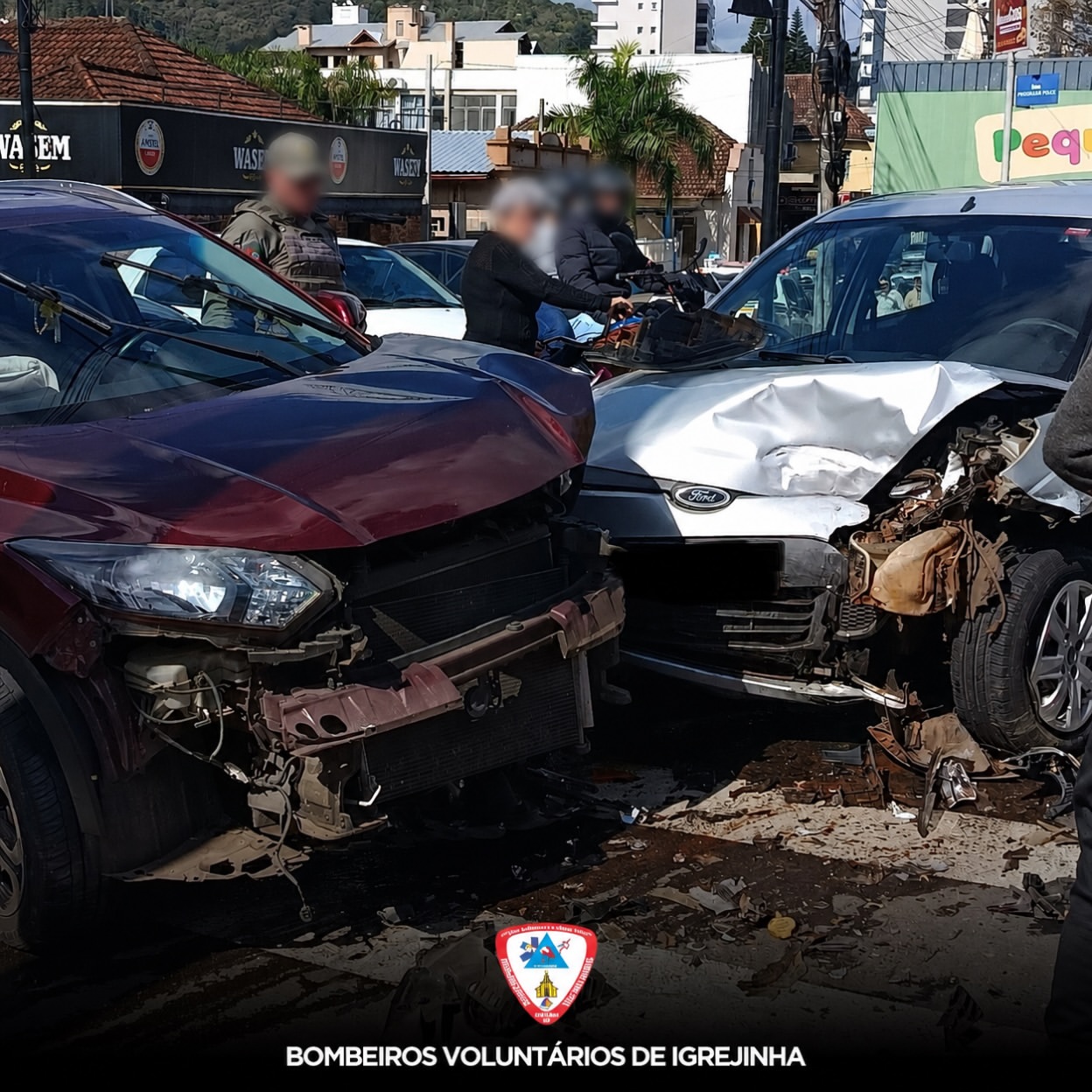 Colisão entre dois veículos deixa duas pessoas feridas na Ponte Central, em Igrejinha