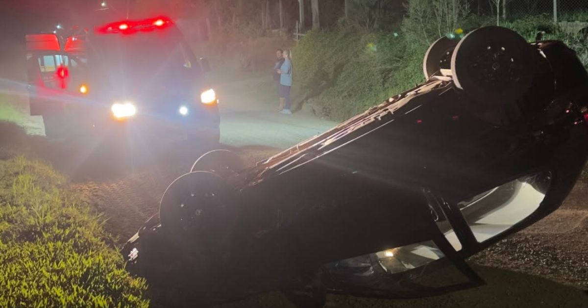 Capotamento deixa três pessoas feridas na Estrada Belmiro Wallauer, em Igrejinha
