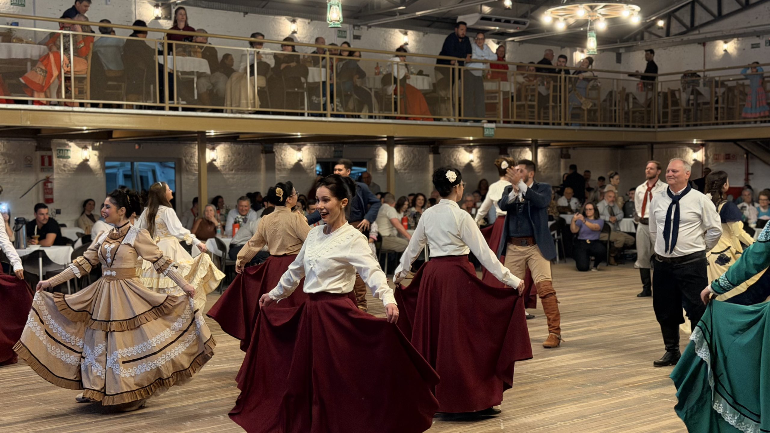 CTG O Fogão Gaúcho celebra 78 anos com apresentações artísticas e baile de Os Serranos em Taquara