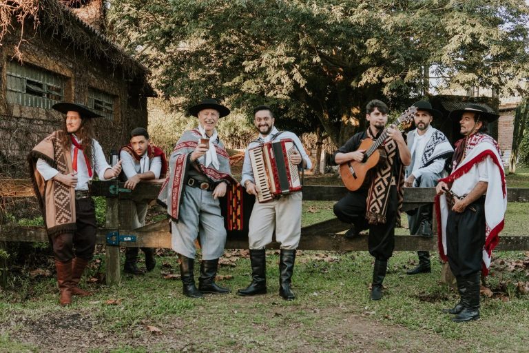 CTG O Fogão Gaúcho celebra 78 anos neste sábado (15) com baile animado por Os Serranos