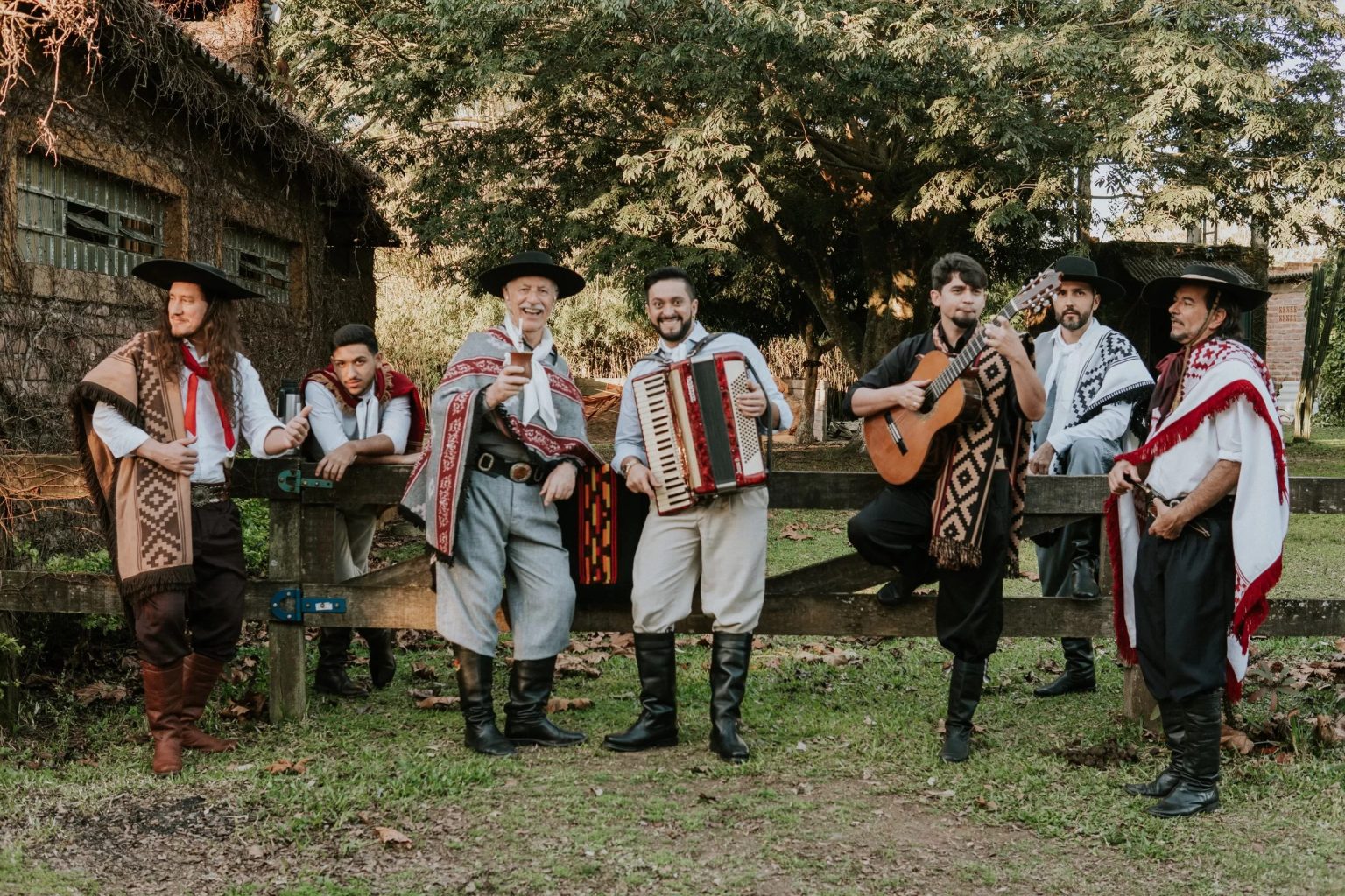 CTG O Fogão Gaúcho celebra 78 anos neste sábado (15) com baile animado por Os Serranos