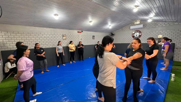 Oficina de Defesa Pessoal abre programação do Agosto Lilás em Parobé