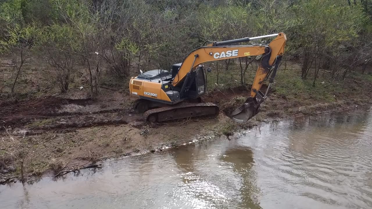 Prefeitura de Parobé retoma trabalho de desassoreamento no rio Paranhana e arroios do município