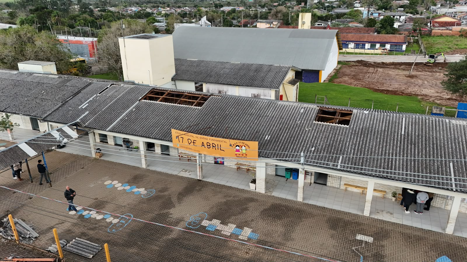 Taquara decreta situação de emergência após eventos climáticos; 16 escolas municipais sofreram danos devido aos fortes ventos