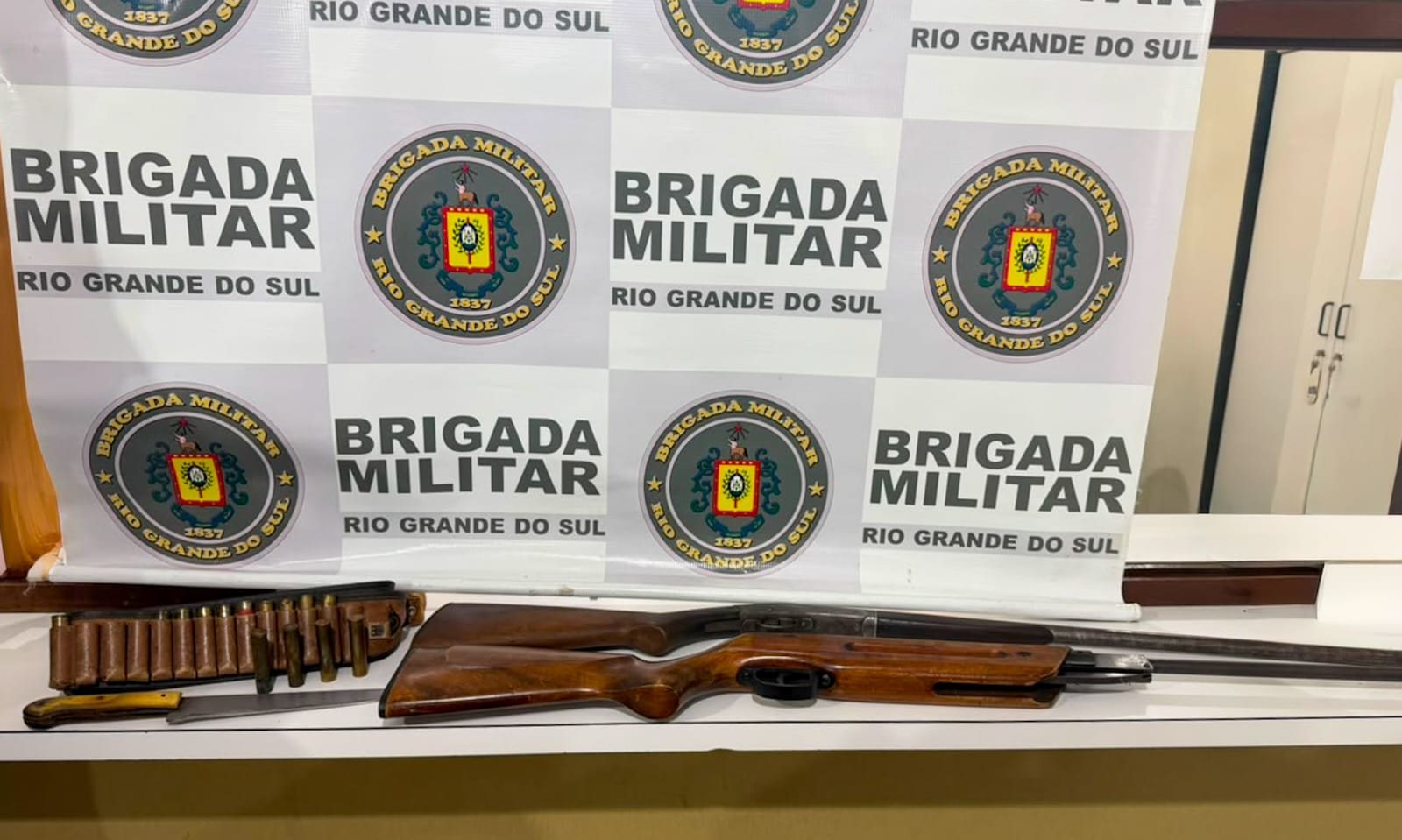 Homem é preso em flagrante por violência doméstica e posse de arma em Três Coroas