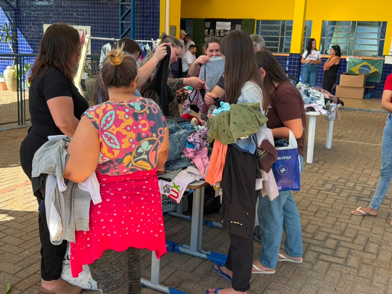 Varal Solidário leva roupas e calçados gratuitos ao bairro Mariana no sábado (22)