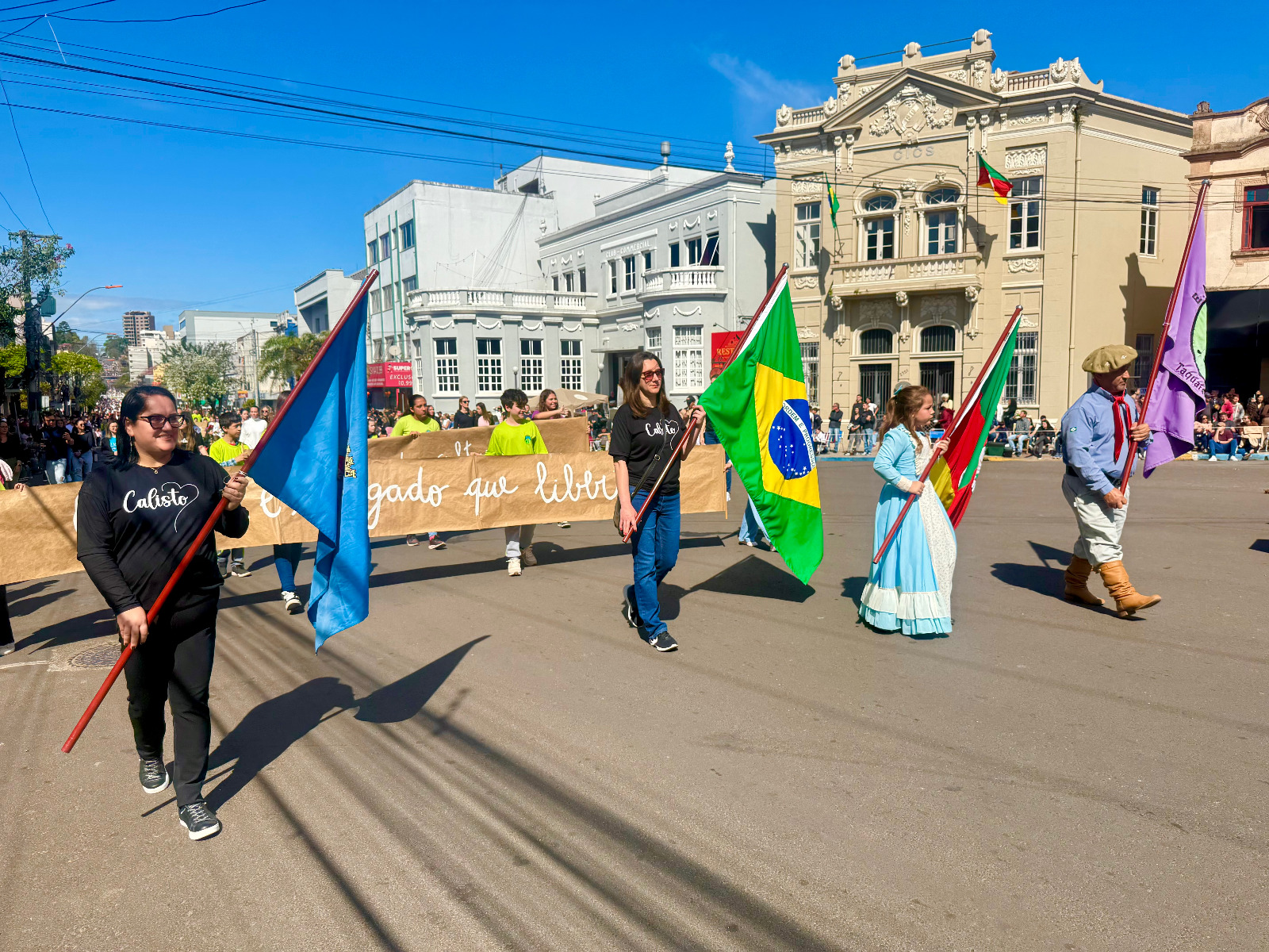 Prefeitura de Taquara abre chamamento público para cadastro de ambulantes e food trucks no Desfile Cívico