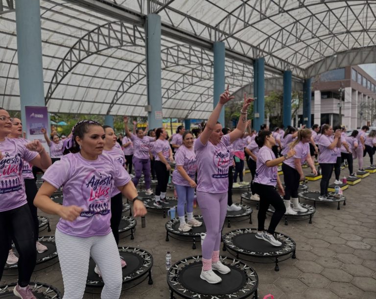 Programação de encerramento do Agosto Lilás lota Praça 1º de Maio em Parobé