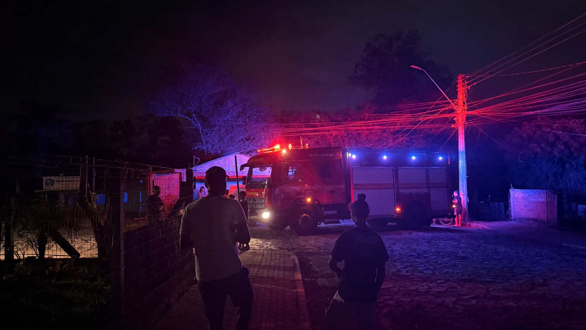 Princípio de incêndio atinge imóvel abandonado no bairro Empresa, em Taquara