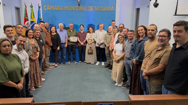 Câmara de Taquara homenageia professor Carlos Fernando Jung por atuação na ciência e inovação