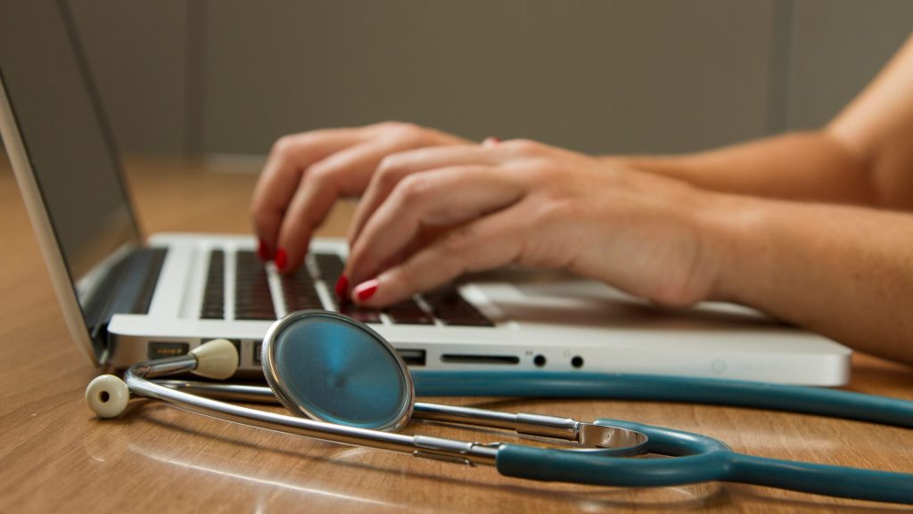 Igrejinha amplia telemedicina para todo o município e oferece consultas médicas pelo celular
