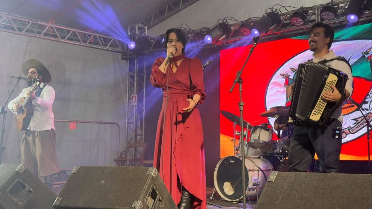 Hermanos Guedes levam música missioneira ao 18º Festejos Farroupilhas do Paranhana