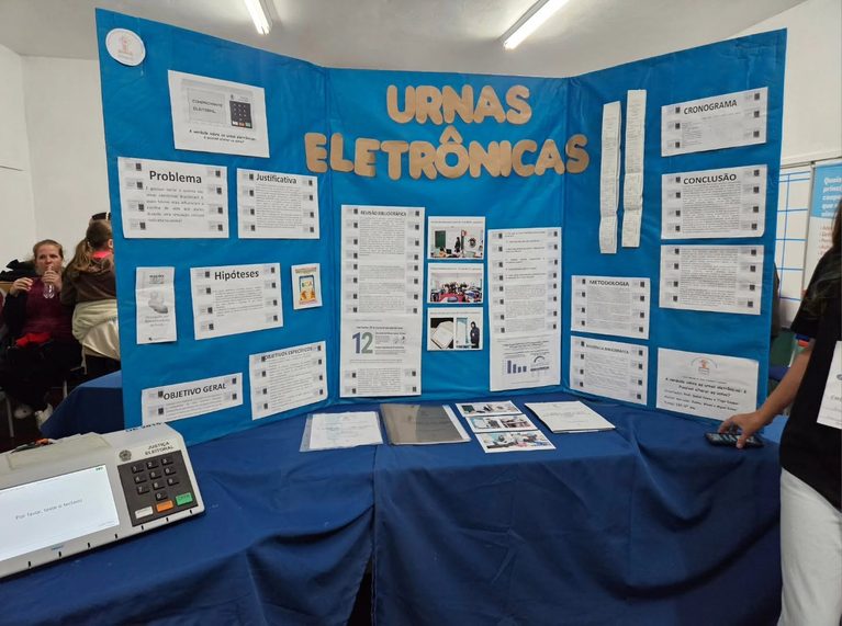 Estudantes de Igrejinha desenvolvem projeto científico sobre urnas eletrônicas