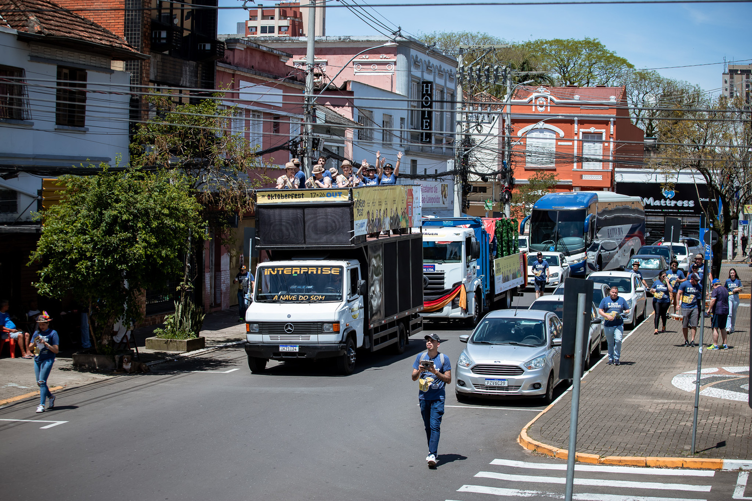 Bierwagen da 37ª Oktoberfest de Igrejinha passa por Esteio, Sapucaia do Sul e São Leopoldo neste sábado