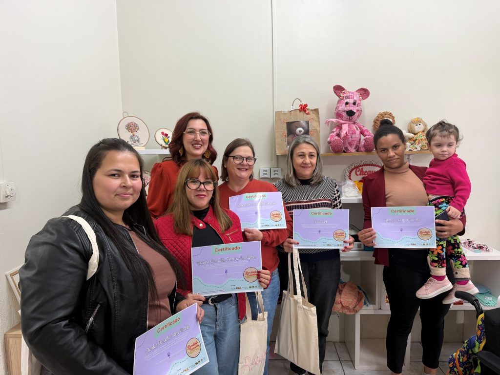 Projeto Bordando Caminhos encerra com exposição coletiva e celebra resultados obtidos