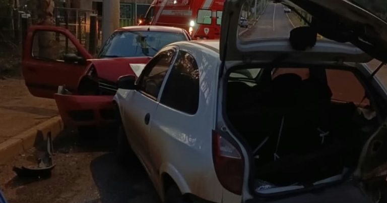 Colisão envolvendo três veículos mobiliza Bombeiros Voluntários em Igrejinha