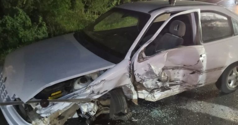 Colisão entre dois veículos deixa duas pessoas feridas na ERS-115, em Igrejinha