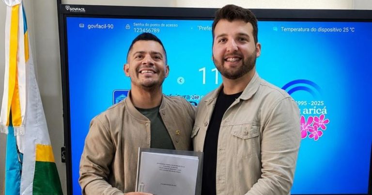 Taquarense entrega estudo sobre impactos do abastecimento público de água ao prefeito de Araricá