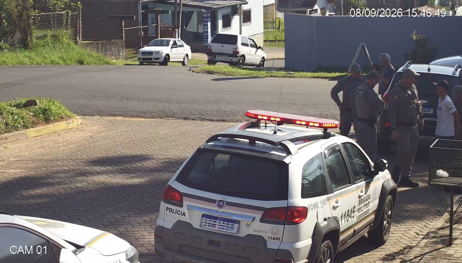 Homem coloca fogo em fios e provoca incêndio em matagal