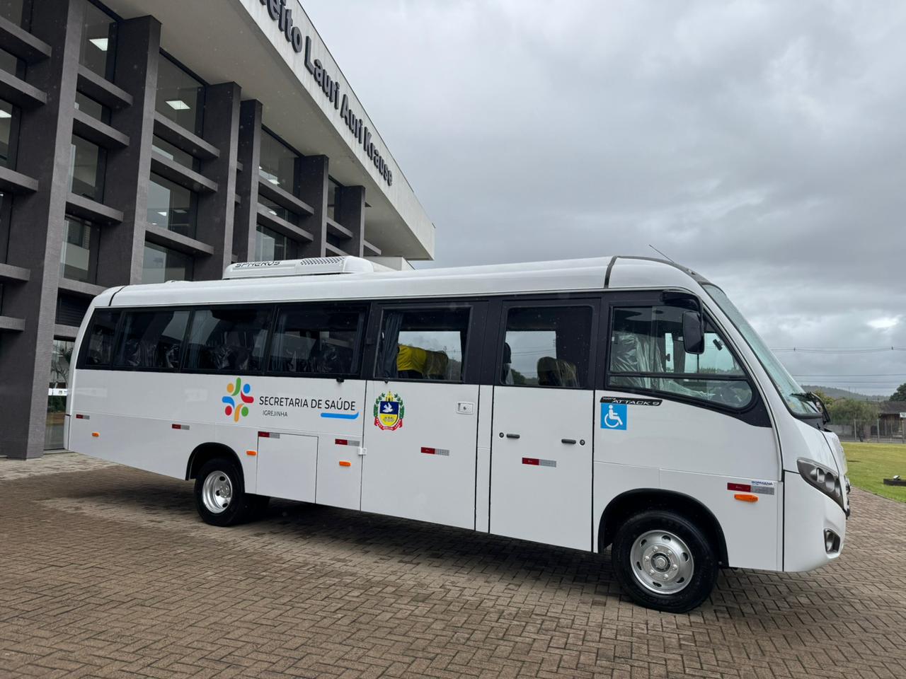 Saúde de Igrejinha ganha reforço com micro-ônibus zero km para transporte de pacientes