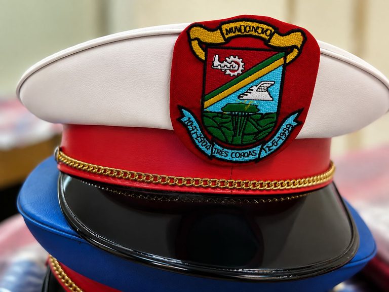 Banda Municipal de Três Coroas recebe novos uniformes