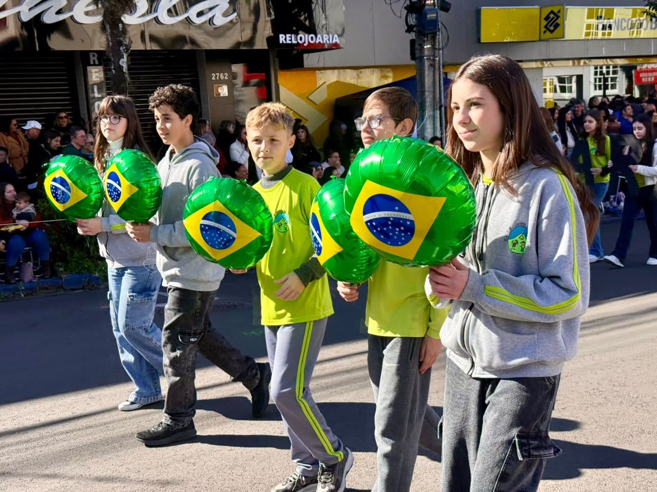 Desfile Cívico de Taquara reúne escolas e entidades em celebração à Independência