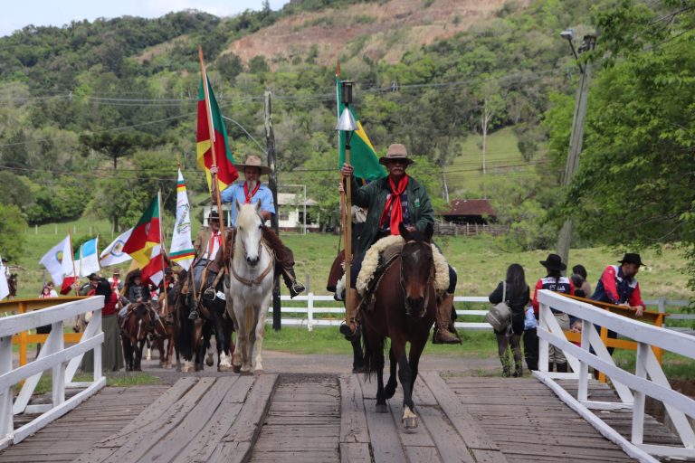 Integração reúne jovens tradicionalistas e comemora a chegada da Chama Crioula à 22ª RT