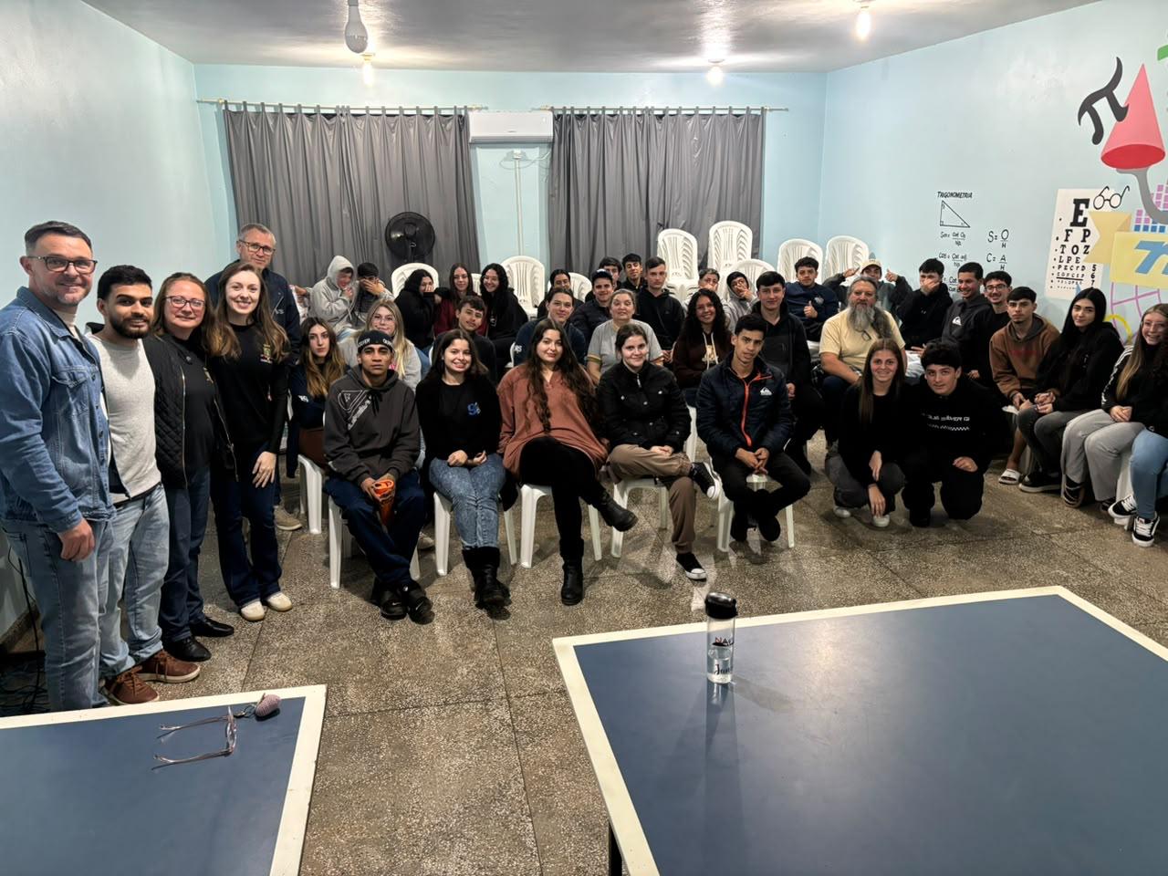 Profissionais do CAPS AD promovem palestra sobre prevenção às drogas em escola do interior de Taquara