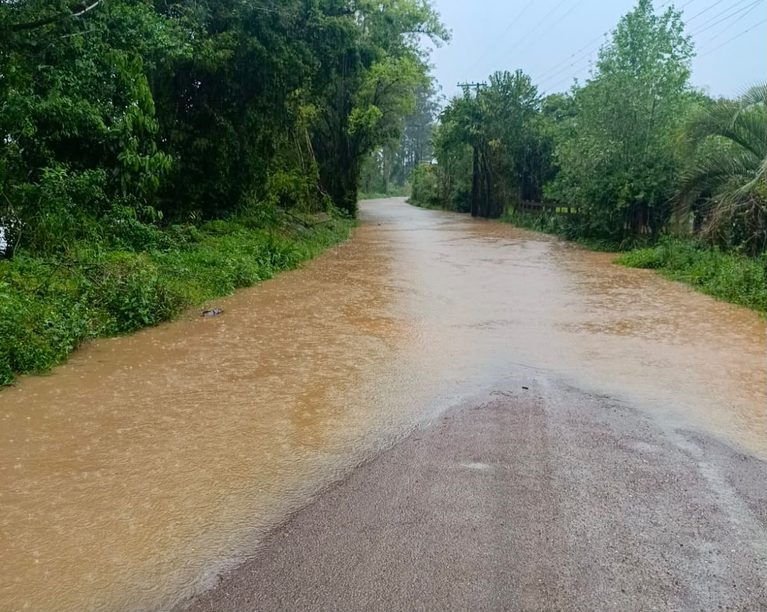 Secretarias distritais monitoram nível dos rios após temporal em Padilha e Rio da Ilha