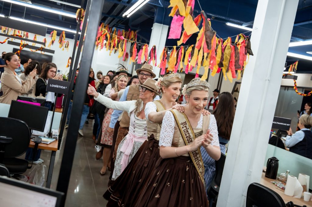 Oktober na Indústria leva clima da 37ª Oktoberfest para empresas da região