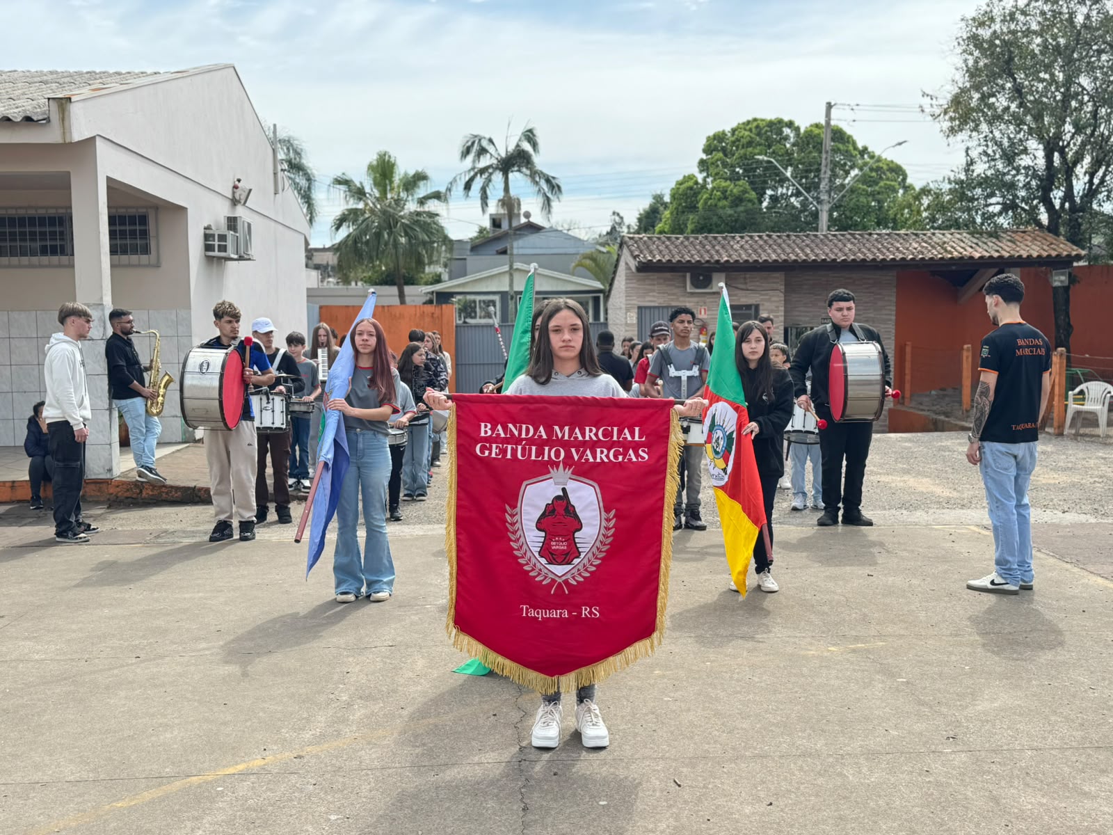Cerca de 400 alunos participam de ensaio para o Desfile Cívico de 7 de Setembro em Taquara