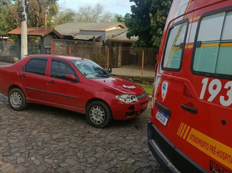 Acidente entre carro e moto é registrado na Rua dos Feller, em Igrejinha