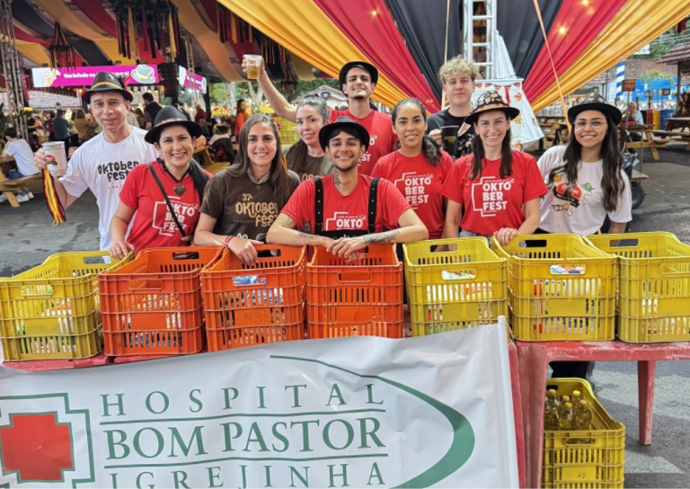 Seniorentag da Oktoberfest de Igrejinha arrecada mais de cinco toneladas de alimentos para hospital