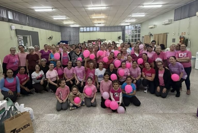 Grupos de ginástica de Três Coroas participam de ação do Outubro Rosa
