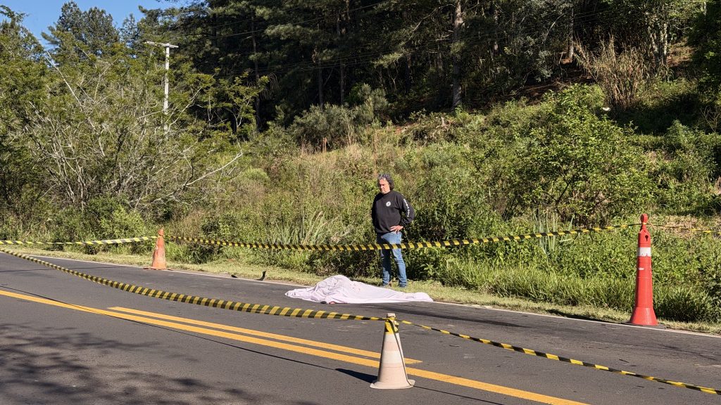 Mulher de 71 anos morre após ser atropelada na ERS-239, em Taquara