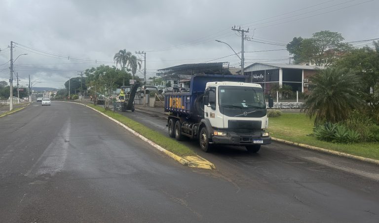 Obras de recuperação da ERS-020 chegam à zona urbana de Taquara e causam interrupção em trecho da avenida Amoretti