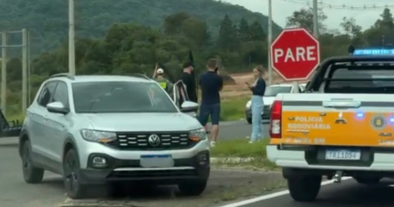 Acidente deixa trânsito parcialmente bloqueado na ERS-239, em Parobé