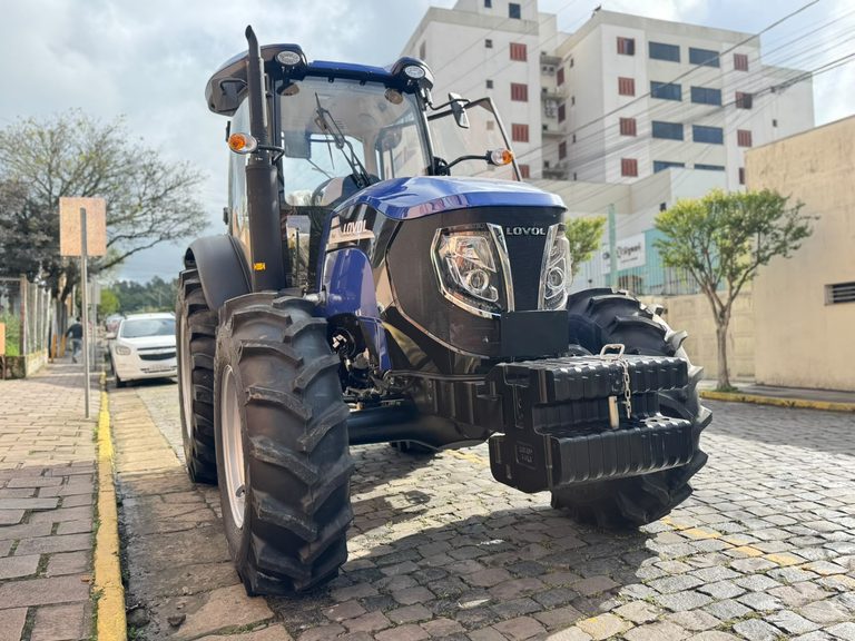 Prefeitura de Taquara adquire novo trator para a Secretaria de Agricultura