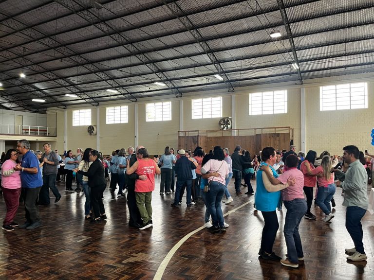 Encontro do Dia do Idoso reúne mais de 300 participantes e abre programação do Outubro Rosa em Parobé