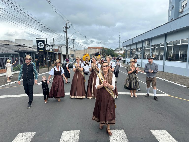 Seniorentag reúne a melhor idade com música, dança e tradição na Oktoberfest de Igrejinha