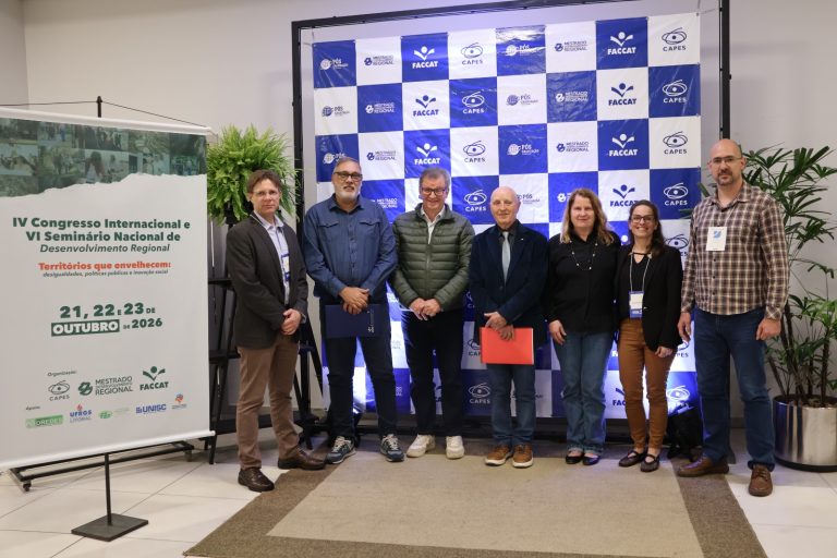 Congresso na Faccat debate envelhecimento populacional e desafios para o desenvolvimento regional