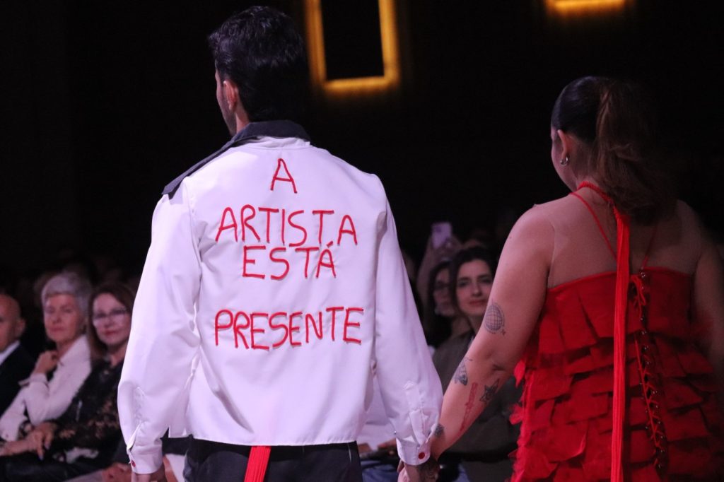 Ouse 2026 propõe transformar cadeiras em moda e expressão artística na Faccat