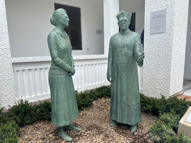 Sicredi homenageia pioneiros e dá início a obras de nova sede em Rolante
